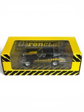 Auto World Ironclad Exclusive 1967 Chevrolet Corvette 427 1/64 Black w/Yellow